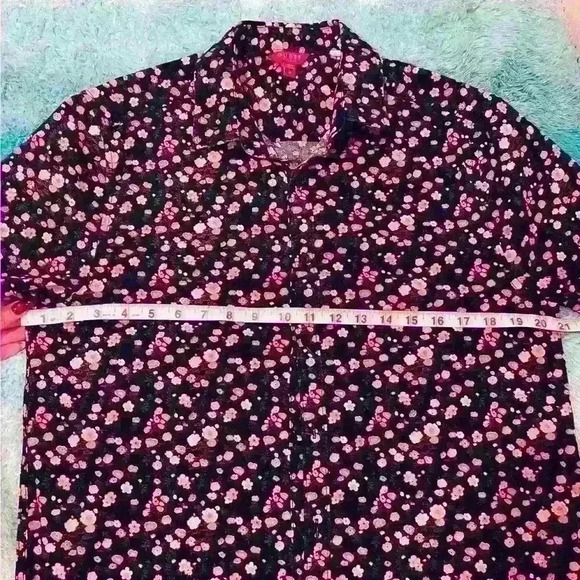 🔥Guess Shirt🔥 - Picture 5 of 5